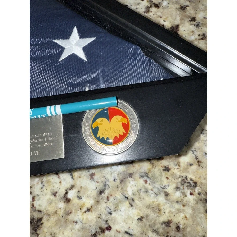 Warrior Citizen USArmy Flag Display‎ Case Wooden Two Challenge Coins W Flag 4457
